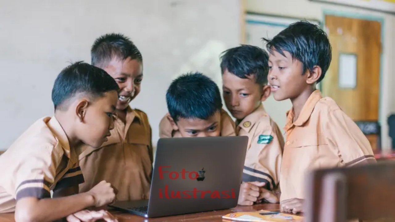 “Inilah Wujud Perubahan Ala Bupati La Hamidi: Dua SK Kepala Sekolah dalam Sehari, Pendidikan Buru Selatan Kian Terpuruk”