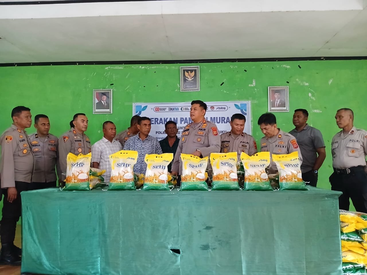 Di Kaki Gunung Koja Kamis dan Pasir Putih Namrole, Polres BurseL Menabur Harapan Lewat Gerakan Pangan Murah