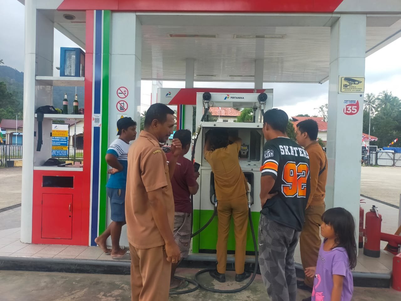 Menakar Kejujuran di Pompa Bensin: Tim Metrologi Bursel Pastikan Hak Konsumen Terjaga