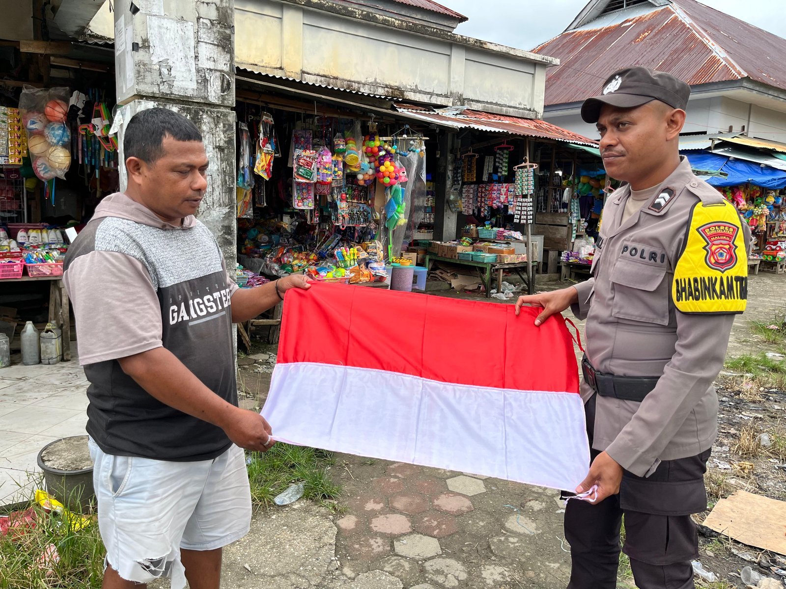 Merah Putih Berkibar di Bumi Bupolo: Sebait Cinta dari Polres Buru Selatan untuk Indonesia