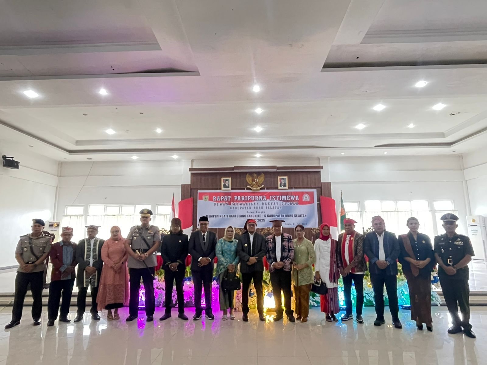 Kapolres Buru Selatan Hadiri Paripurna HUT ke-17, Serukan Semangat Kolaborasi Bangun Negeri Moan Modan