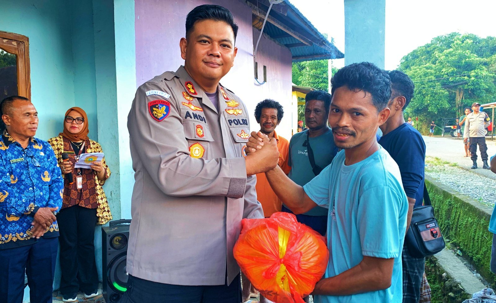 Ketika Hati Para Pemimpin Turun Bersama Derasnya Hujan: Kepedulian Kapolres dan Forkopimda Buru Selatan di Tengah Banjir Waesama