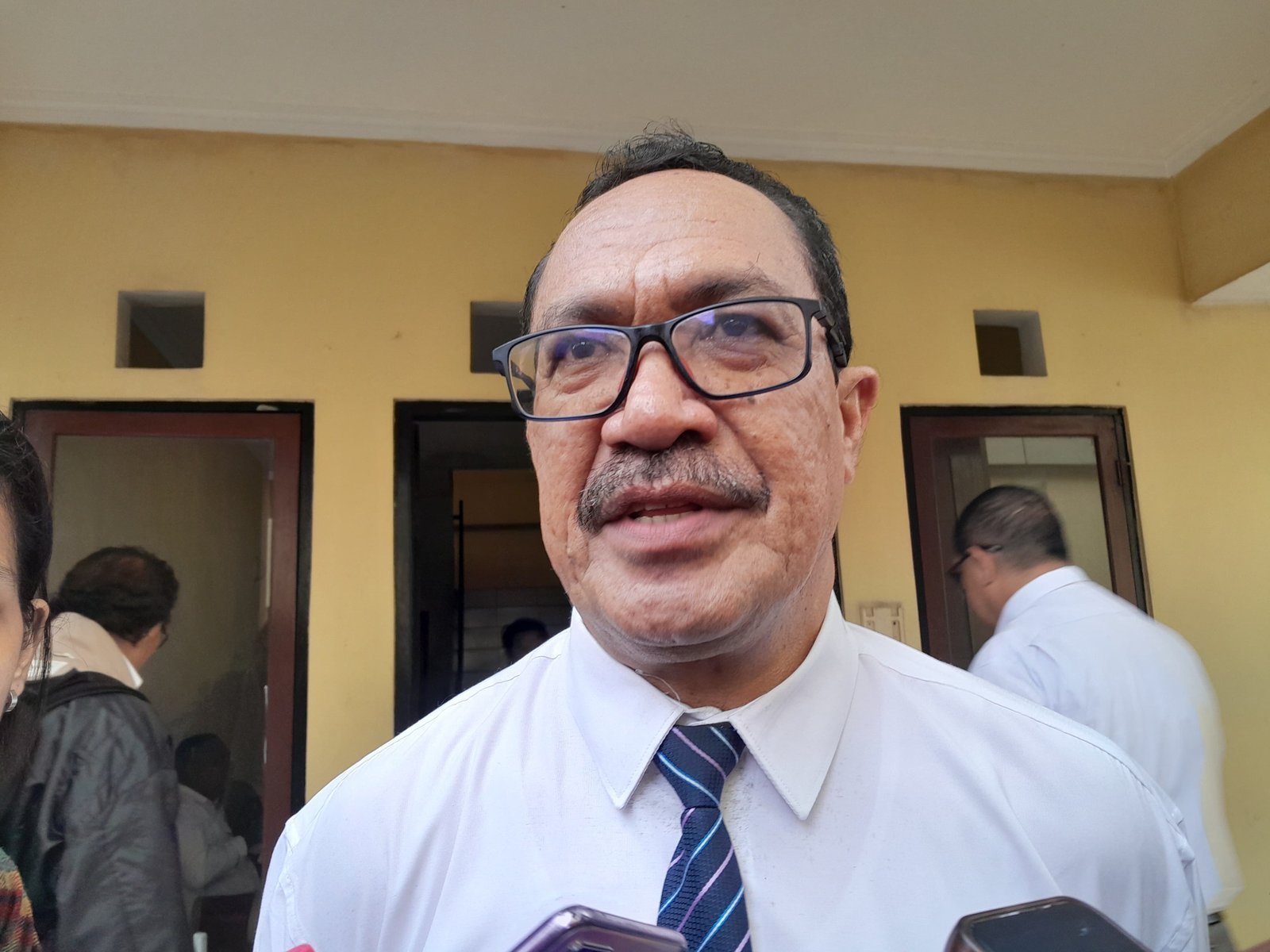 " Ijasah Hanya Selembar Kertas, Tapi Dampaknya Harus Seluas Dunia": Pesan Menggentarkan dari Rektor UKIM di Wisuda 2025