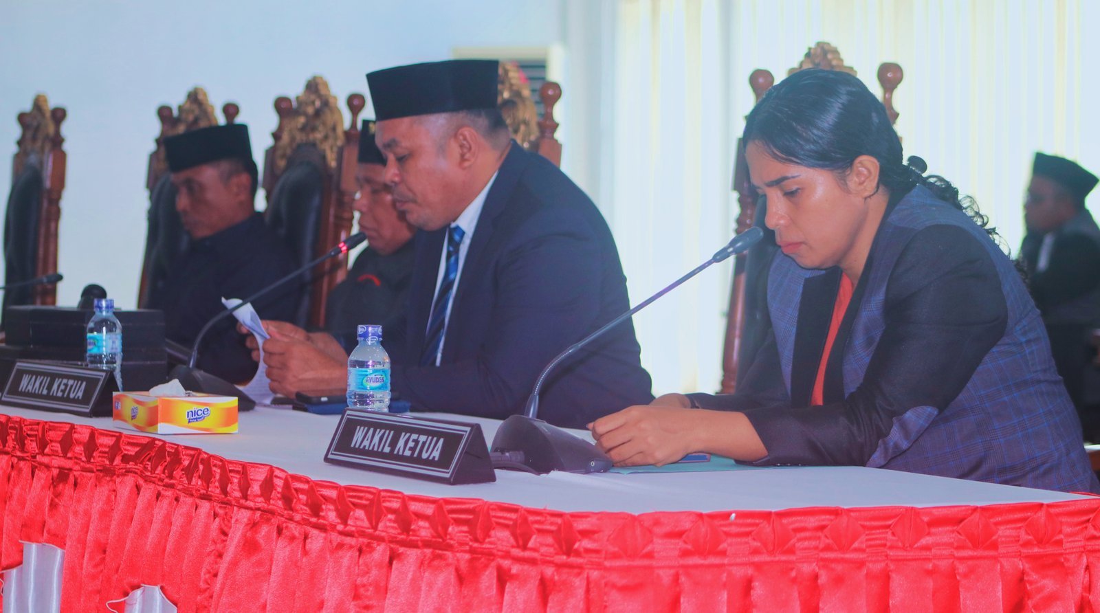 Wakil Ketua DPRD Ahmadan Loilatu Pimpin Paripurna Pembukaan Masa Sidang III