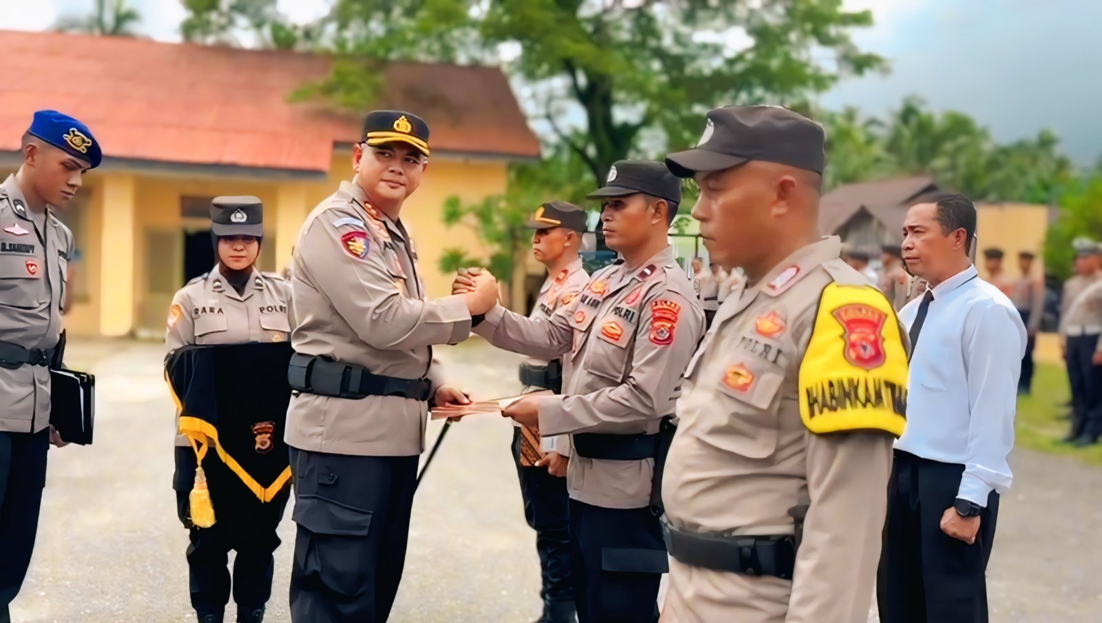 Peringati Harkitnas Ke 117 Polres BurseL Barikan Penghargaan Bagi Personil Prestasi dan Masyarakat