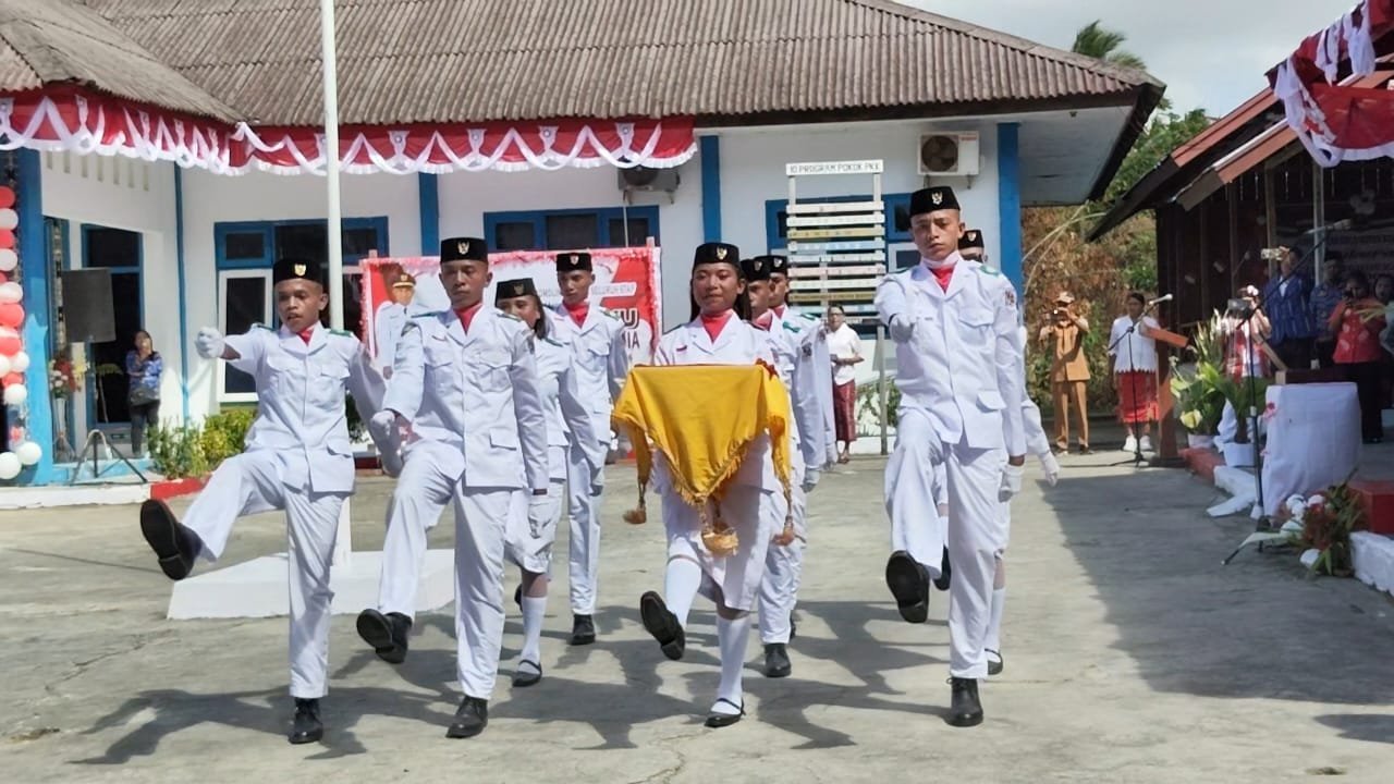 Dari Kormomolin Untuk HUT RI Ke-81, Sederhana Sukses Kibarkan Bendera Kemenangan 