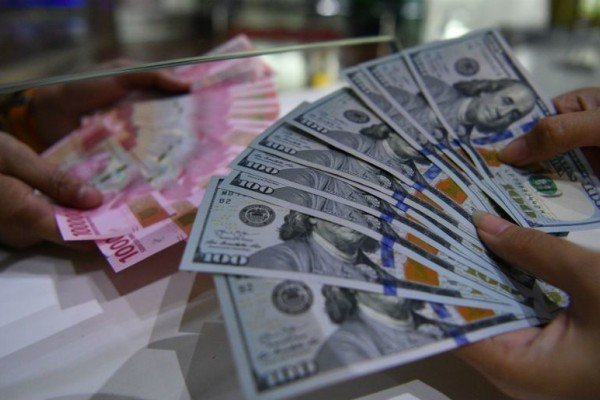 Rupiah Terpukul: Kebijakan Trump Dorong Pasar Indonesia Gemuruh