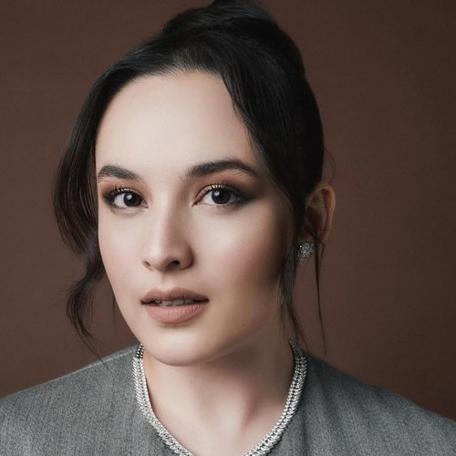 Chelsea Islan Tunjukkan Bagaimana Blazers Besar Dapat Meningkatkan Tampilan Anda