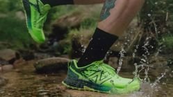 7 Sepatu Anti-Air Paling Nyaman dan Empuk untuk Musim Hujan