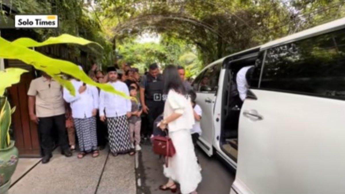 Gaya Mewah: Selvi Ananda vs Erina Gudono di Rumah Jokowi, Kecantikan dengan Tas Hermes