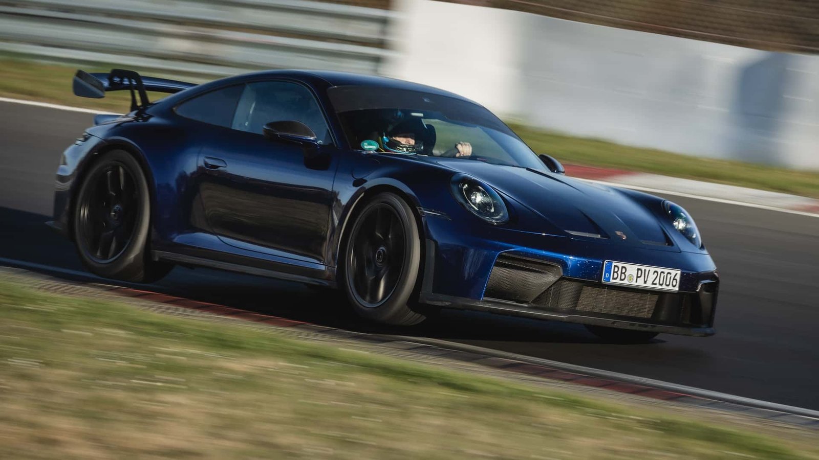Porsche 911 GT3 2025: Si Jantung Mekanik Tercepat di Nürburgring