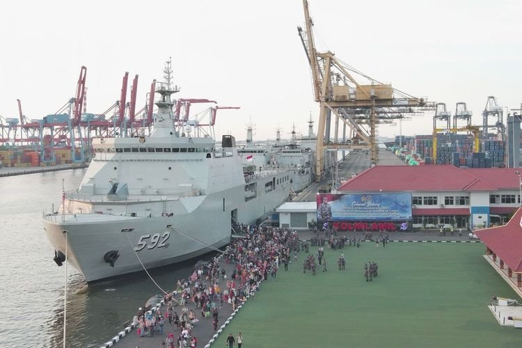 Kapal Perang KRI Banjarmasin Bantu Pemudik dengan Sukses, TNI AL Berjanji Ulang di Ramadhan Mendatang