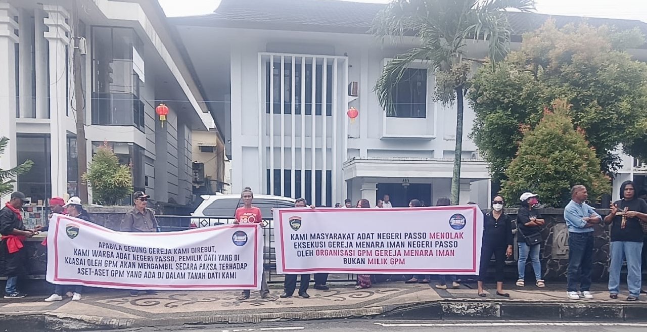Masyarakat Adat Passo Gelar Aksi Tolak Eksekusi Gereja Menara Iman