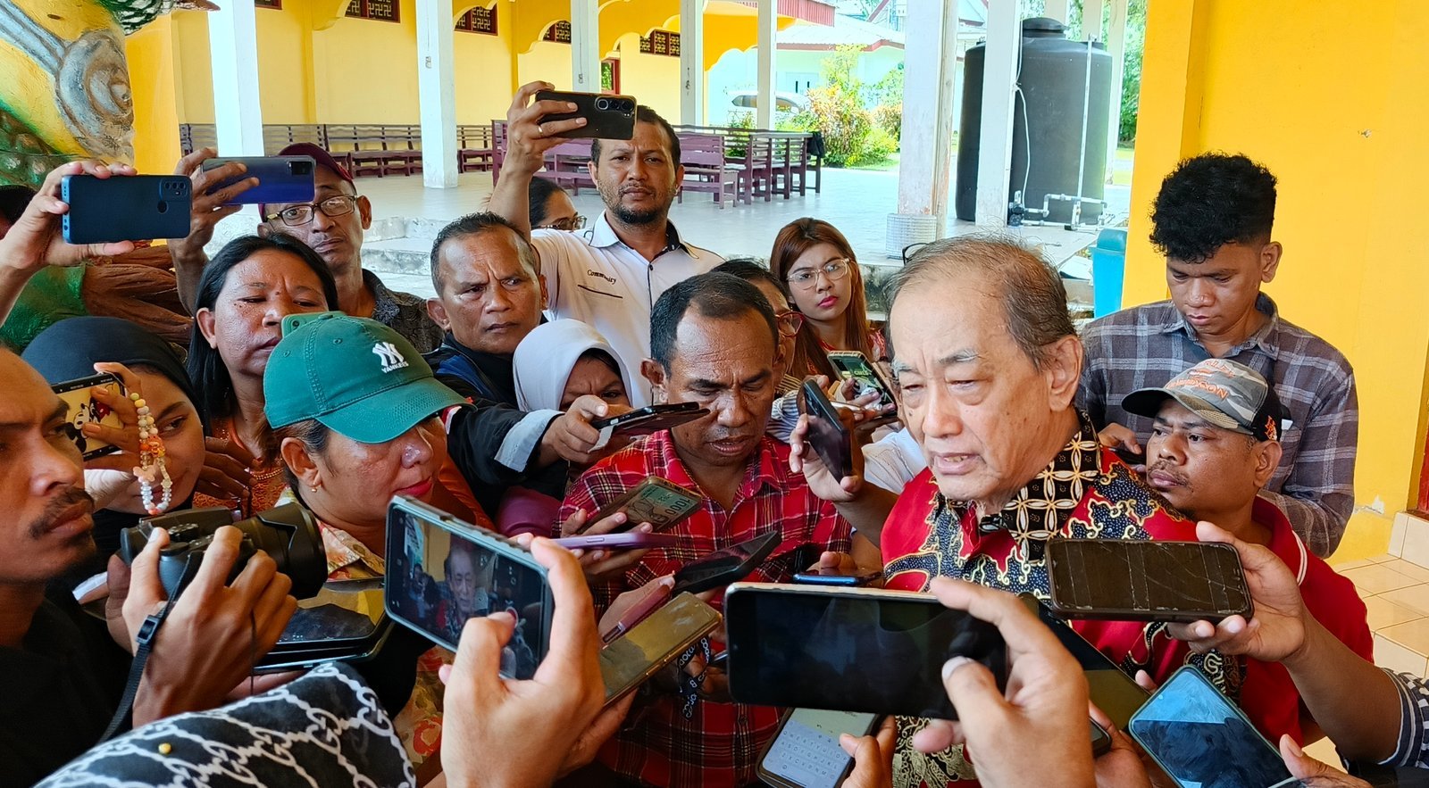 Datangi Vihara Swarna Giri Tirta Warga Tionghoa Ambon Doa Hari Raya Imlek