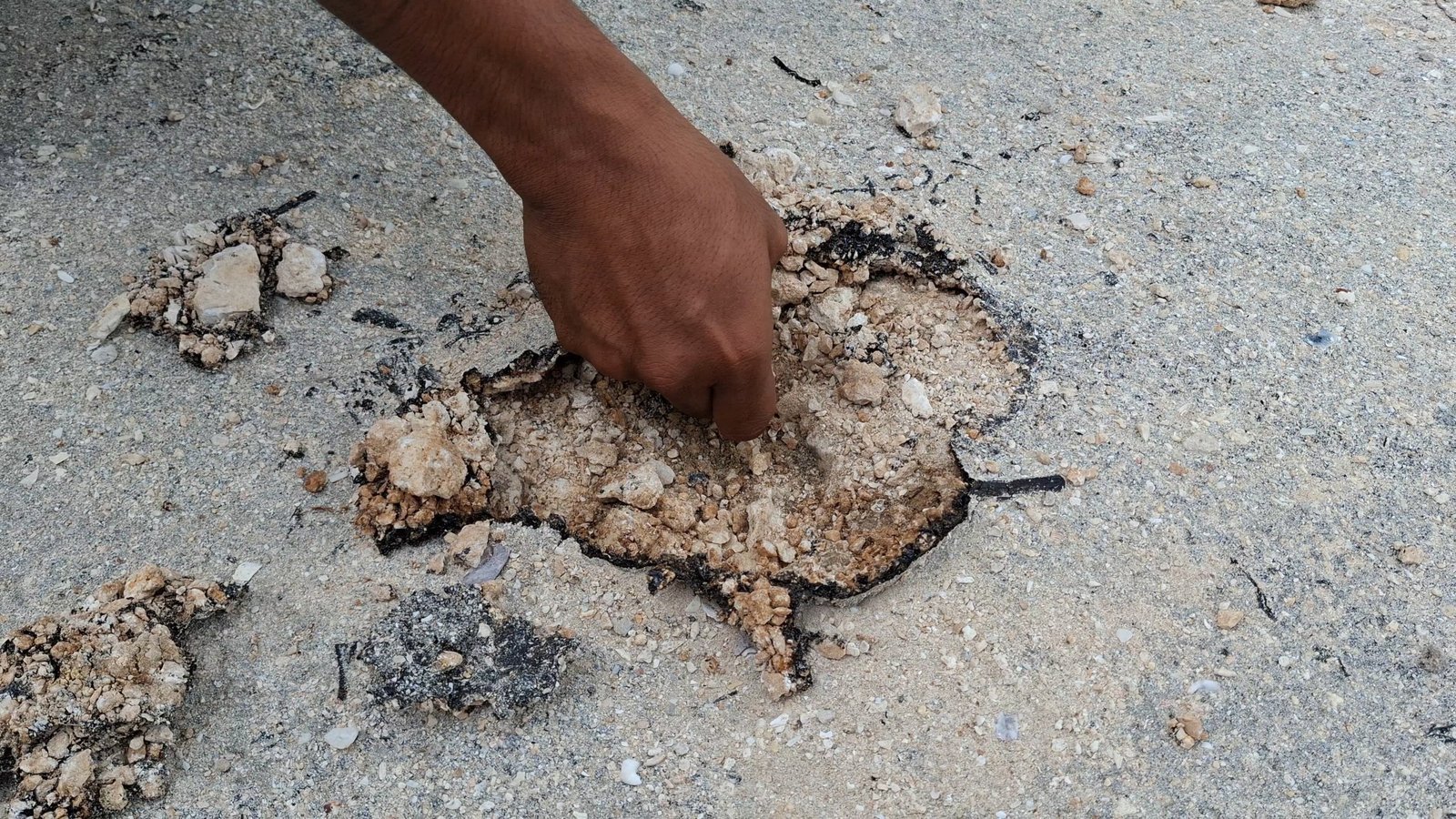 Lapen Pelataran Area Parkir Dan Kanstin RSUD Margretti Ukurlaran Amburadul, Jaksa Diminta Priksa