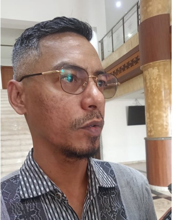 Ketua KPU Maluku Serahkan Berkas Usulan Pengesahan dan Pengangkatan Gubernur dan Wakil Gubernur Terpilih