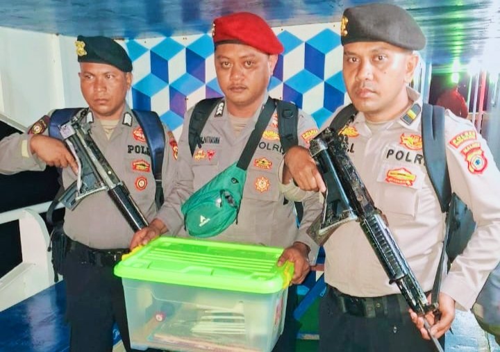 Polres BurseL Kawal Pengiriman Surat Suara ke KPU Provinsi Maluku