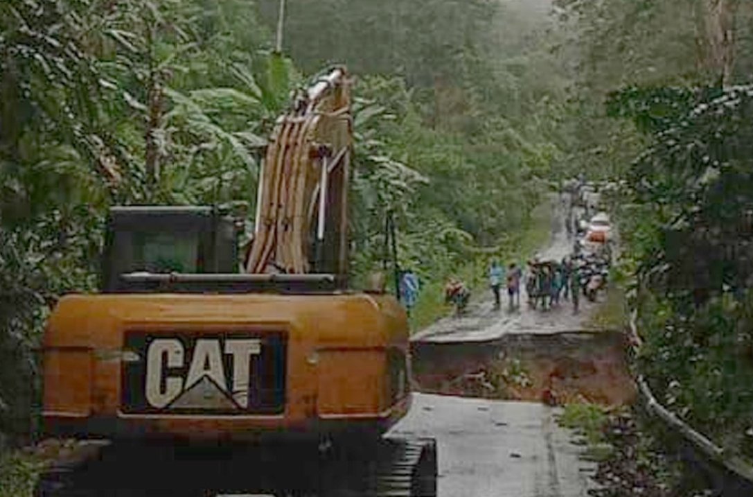 Gerak Cepat BPJN Maluku Tangani Amblasnya Jalan Waipia-Saleman