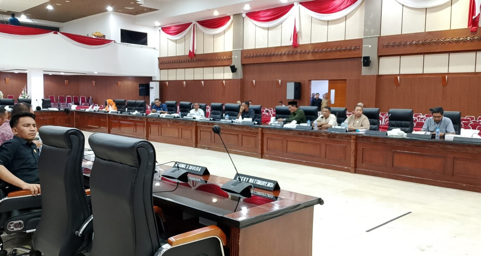 Interupsi Hujani Rapat Alat Kelengkapan DPRD Maluku Dan Akhirnya Terbentuk