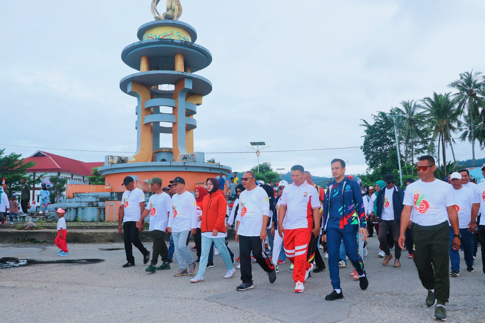 Meriahkan HUT Ke-16 Pemda Bursel Gelar Jalan Sehat dan Dor Prize