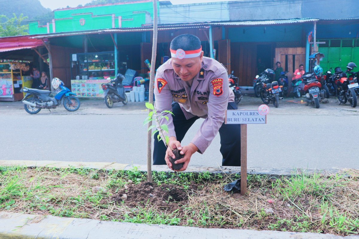 Meriahkan Hari Bhayangkara Ke 78 Polres Bursel Tanam 1000 Pohon Penghijauan Lingkungan