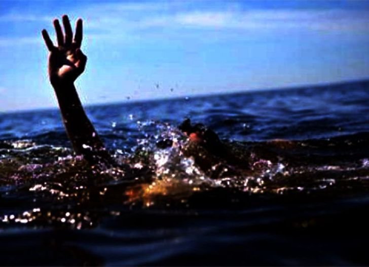 Bermain di Pantai 3 Anak Terseret Arus Gelombang