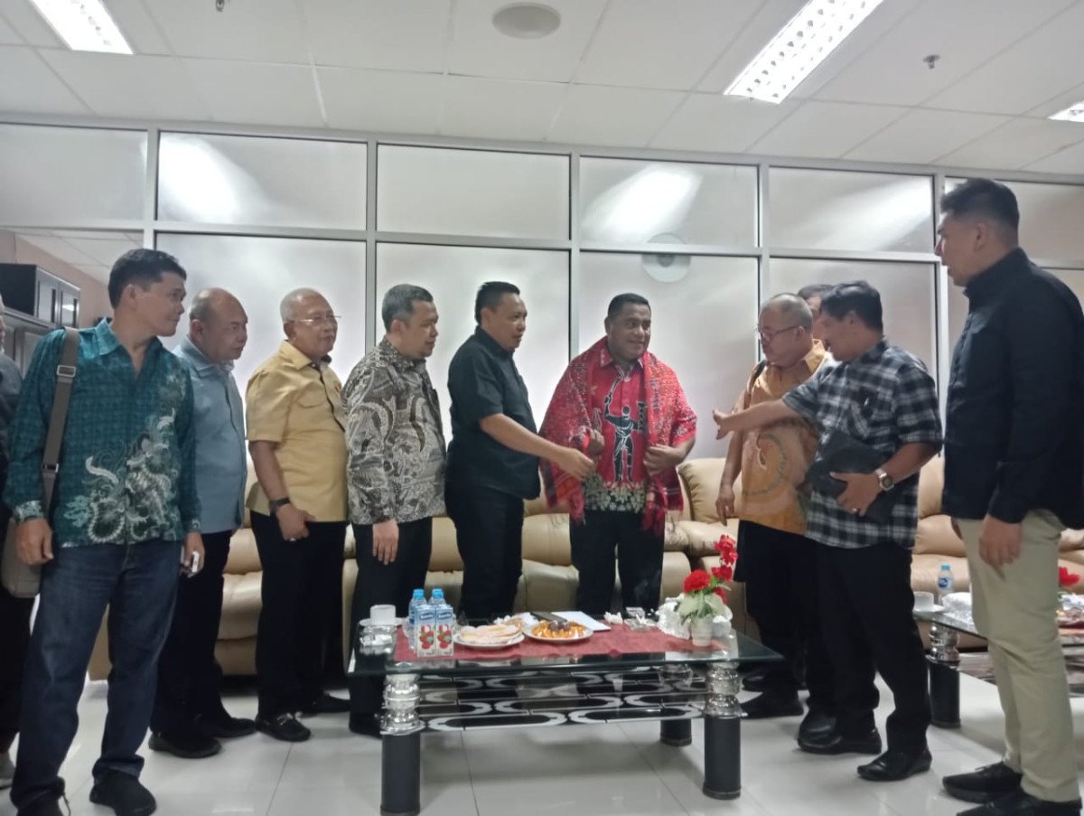 Tim Pansus LKPJ DPRD Sumut Menyambangi DPRD Provinsi Maluku.