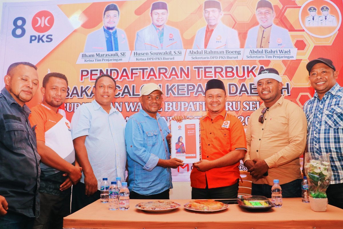 Relawan SMS Seruduk PKS Bursel Kembalikan Dokumen Pendaftaran