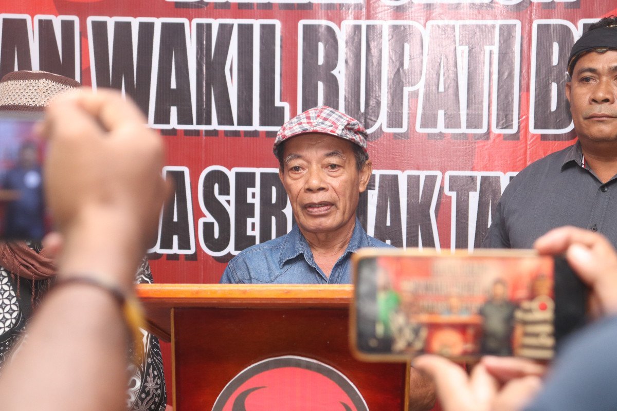 Balon Wabup Hemfri Lesnussa Daftar di DPC PDI-P Bursel
