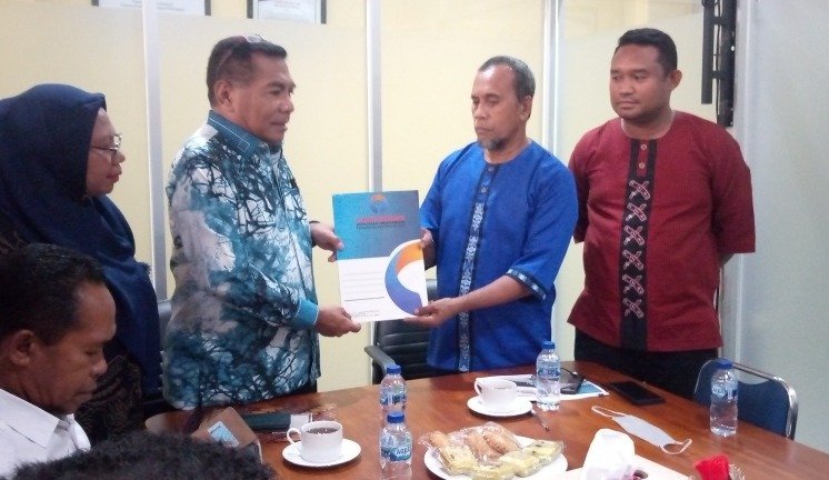Sabet 5 Piagam, Pemkab SBT Masih Zona Kuning