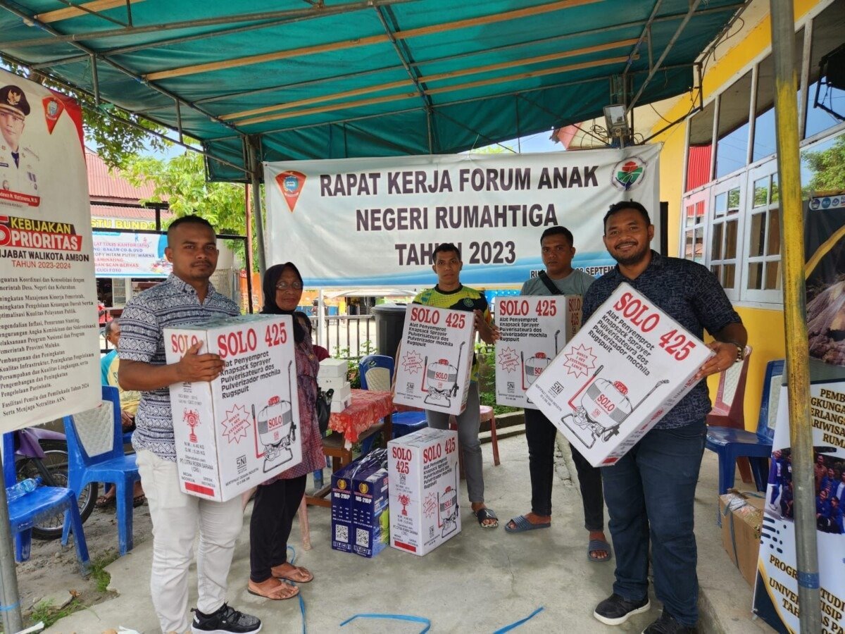 Pemneg Rumah Tiga Serahkan Bantuan Bagi Kelompok UMKM