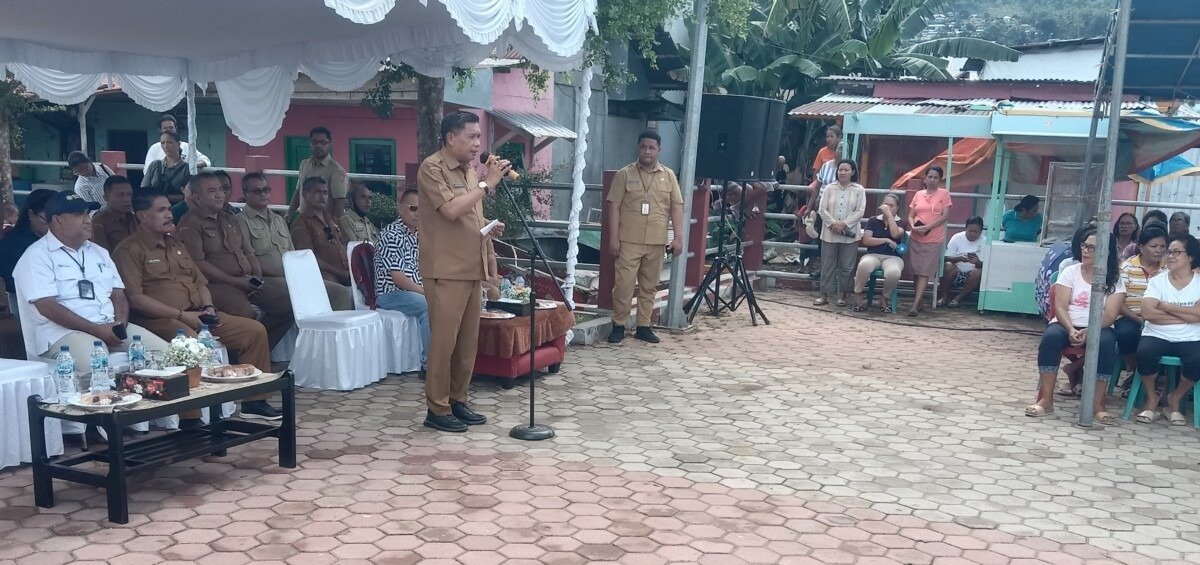 Jelang Nataru, Warga Wainitu Rebutan Bapok
