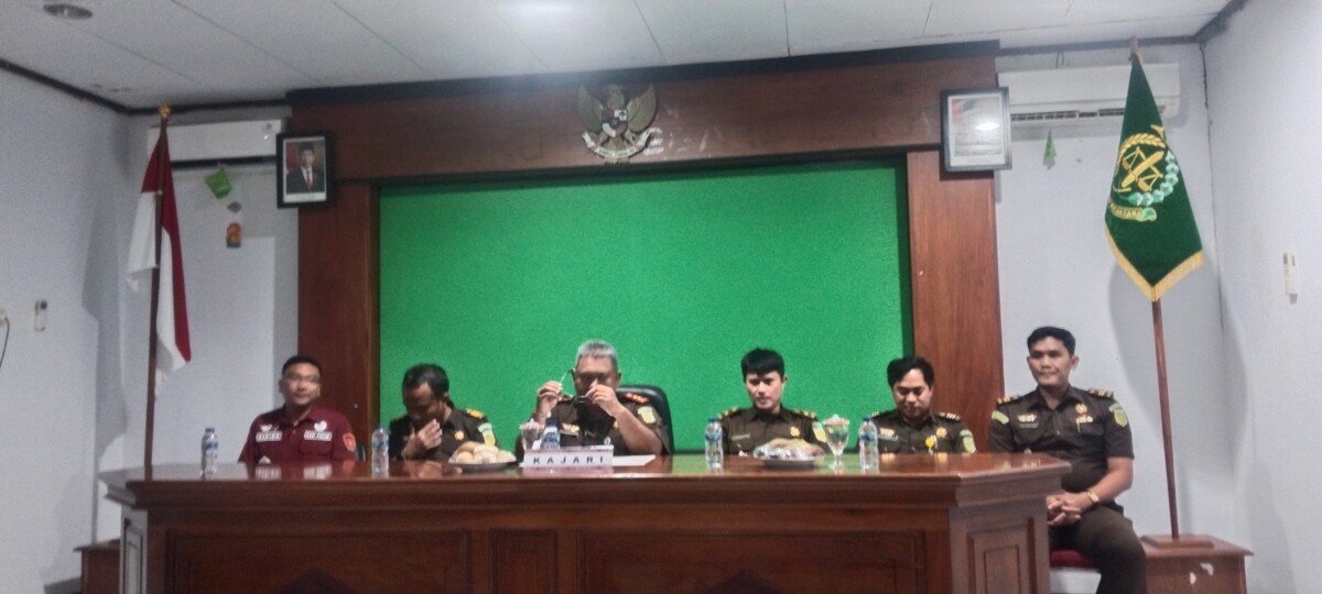 Mantan Sekda Kepulauan Tanimbar dan Bensek Ditetapkan Tersangka, Kajari Sebut Akan Ada Tersangka Selanjutnya.