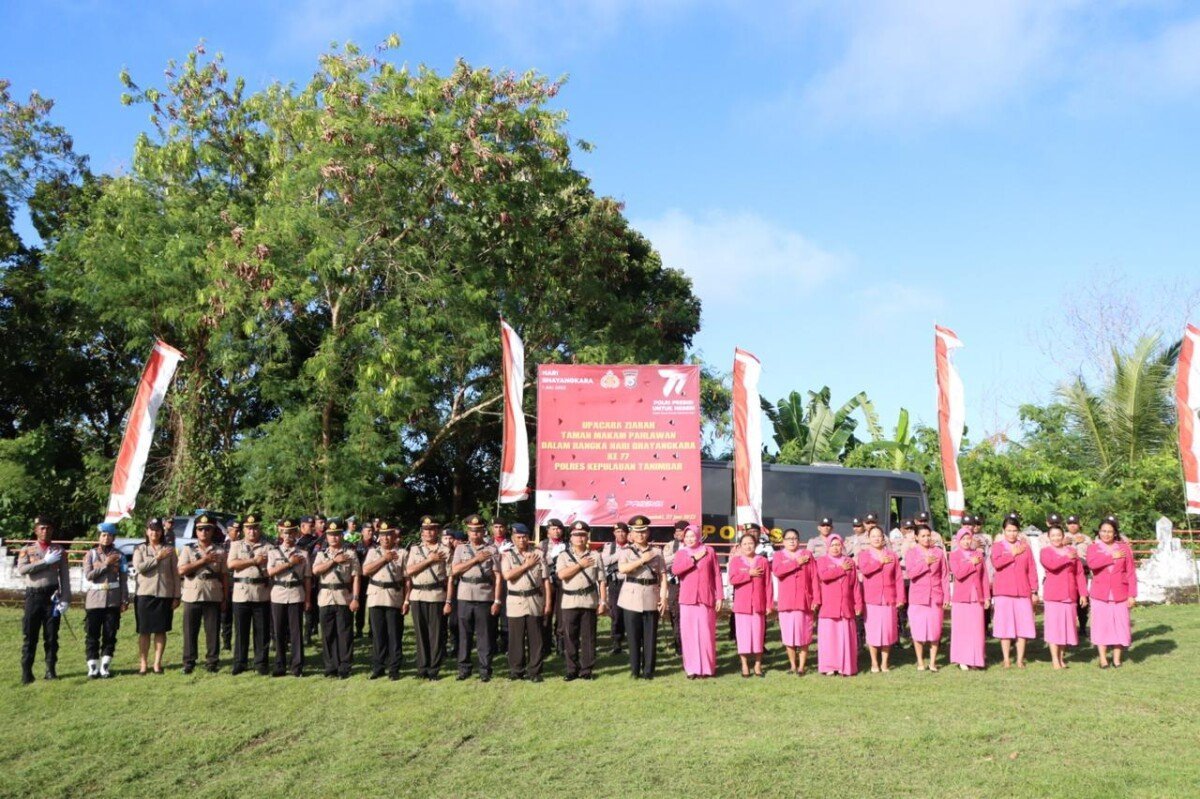 Polres Kepulauan Tanimbar Ziarah Ke TMP Jelang HUT Bhayangkara ke-77