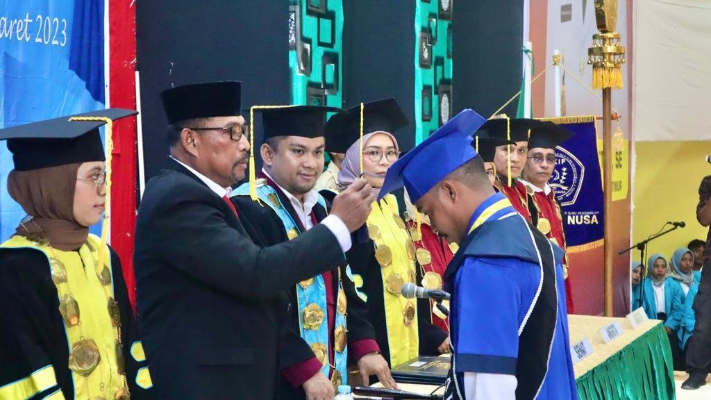 STKIP ITA WOTU NUSA WISUDAKAN 96 SARJANA, GUBERNUR HARAP WISUDAWAN JADI PELOPOR BAGI MASYARAKAT