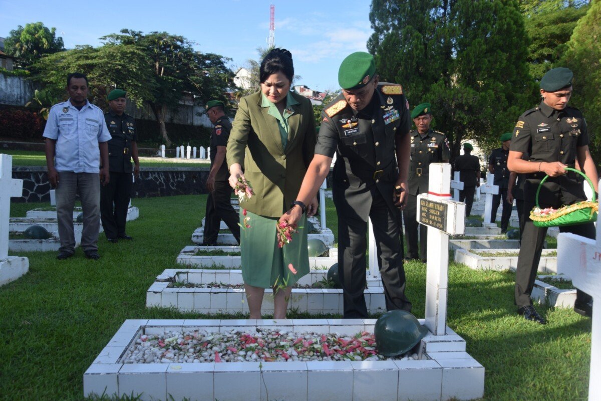 Sambut HUT Ke-20 Korem 151/Binaiya Gelar Ziarah