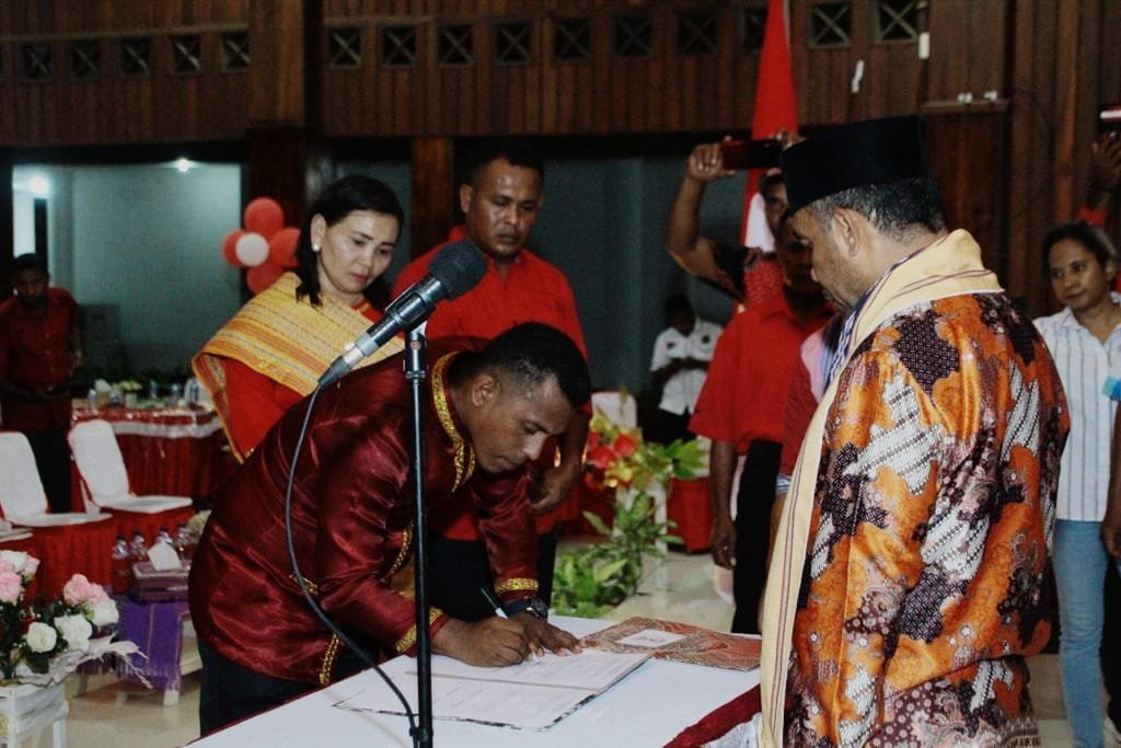 Thomas Maturbongs Resmi Jabat Ketua DPD Amkay Tanimbar
