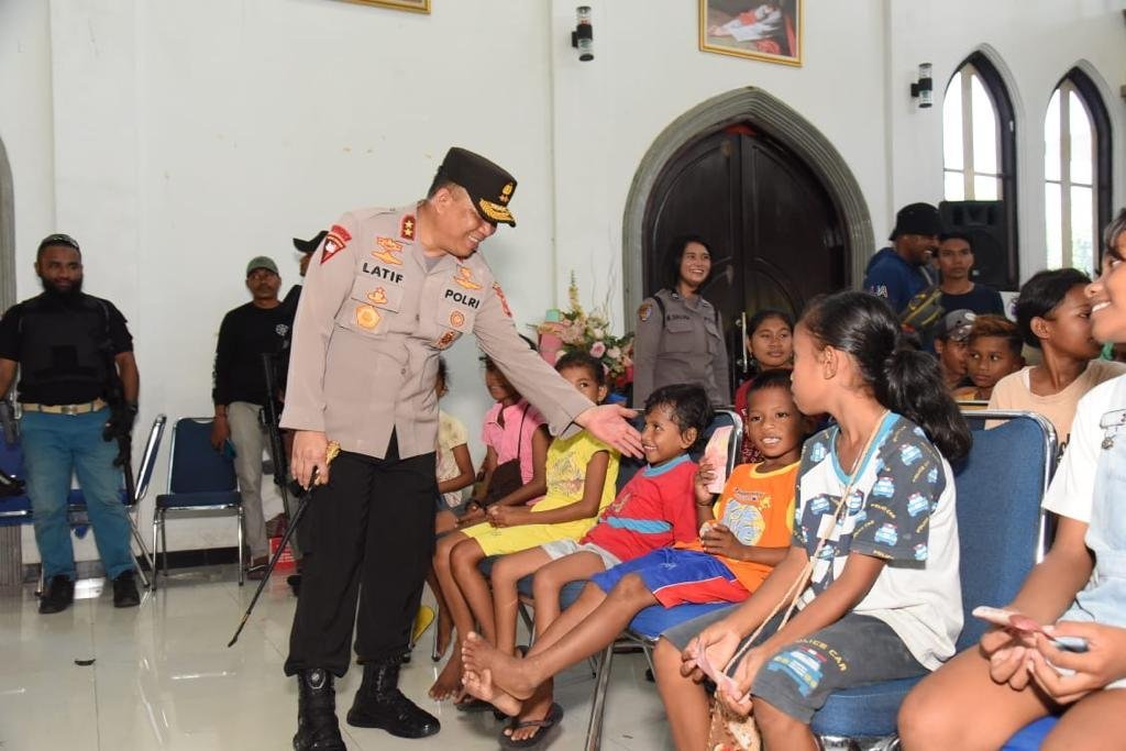 Mobilisasi Barang Sakramen dan Material Bangunan Gereja Kariu dari Aboru Berjalan Lancar