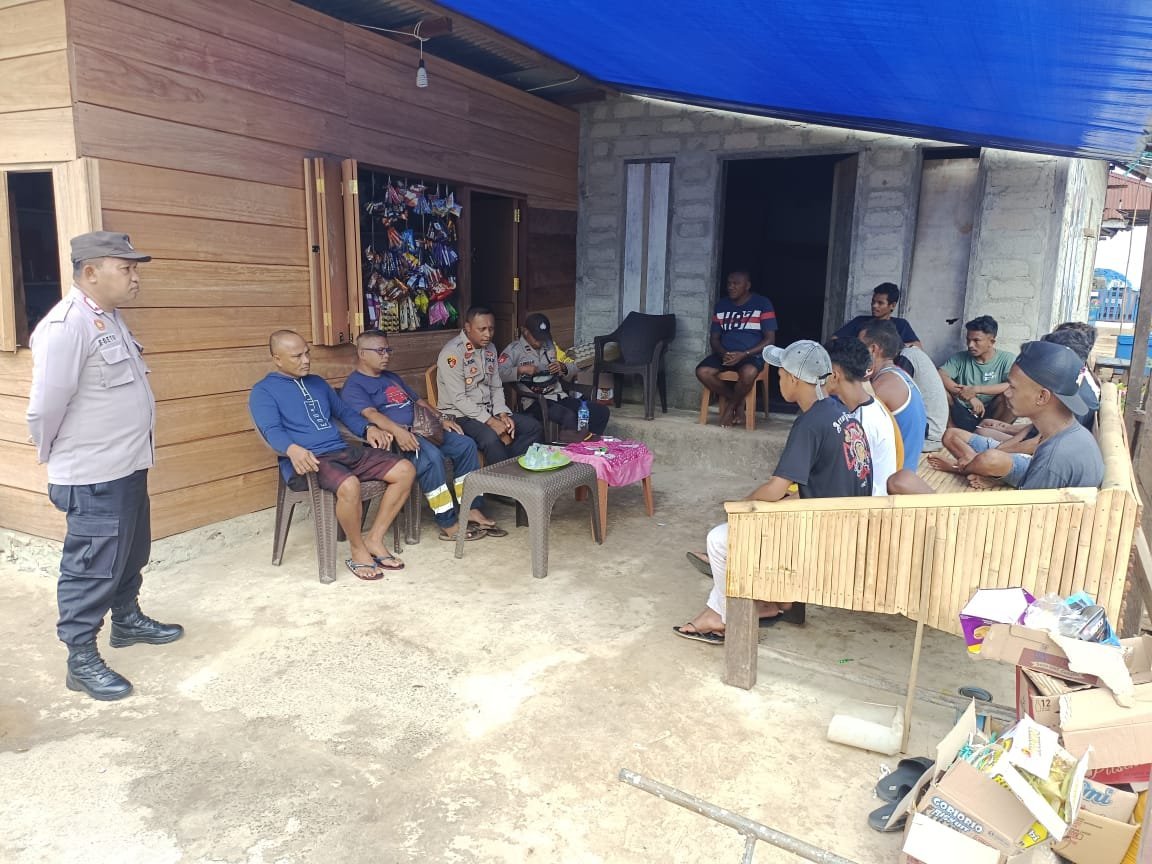 Kapolsek Wermaktian Gelar Giat Jumat Curhat Dengan Warga