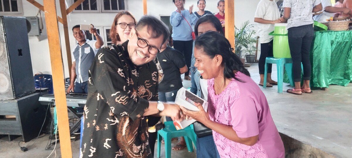 Cinta Tanimbar, Kediaman DO Dipenuhi Ribuan Masyarakat KKT