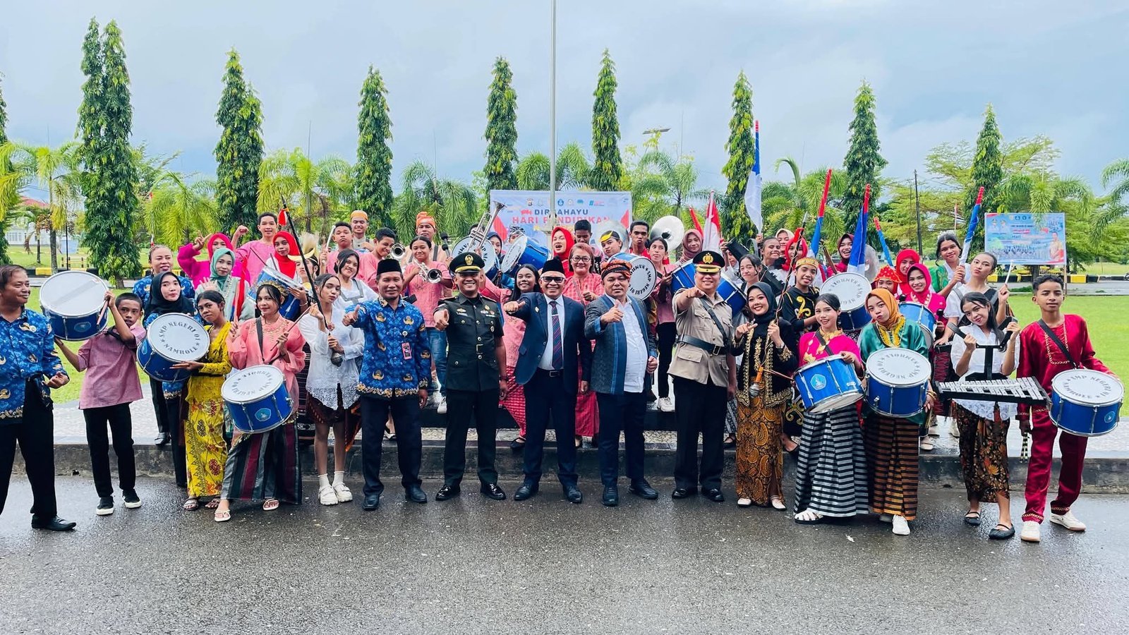 Hardiknas 2026, Wabup Bursel Tekankan Peran Guru, Siswa, dan Orang Tua Memajukan Pendidikan
