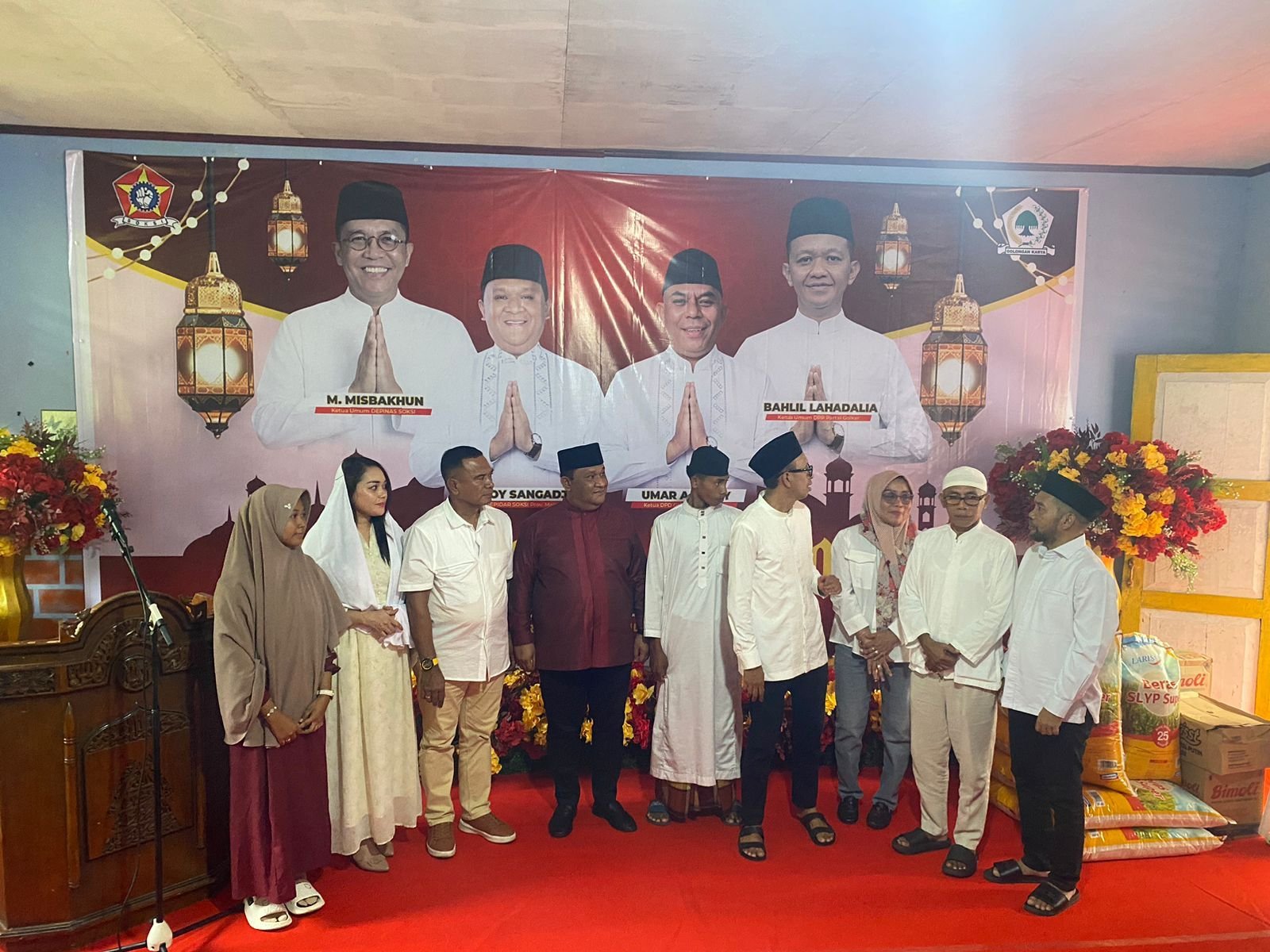 Boy Sangadji Serahkan Zakat Ramadhan untuk Santri di Ponpes Hidayatullah Liang
