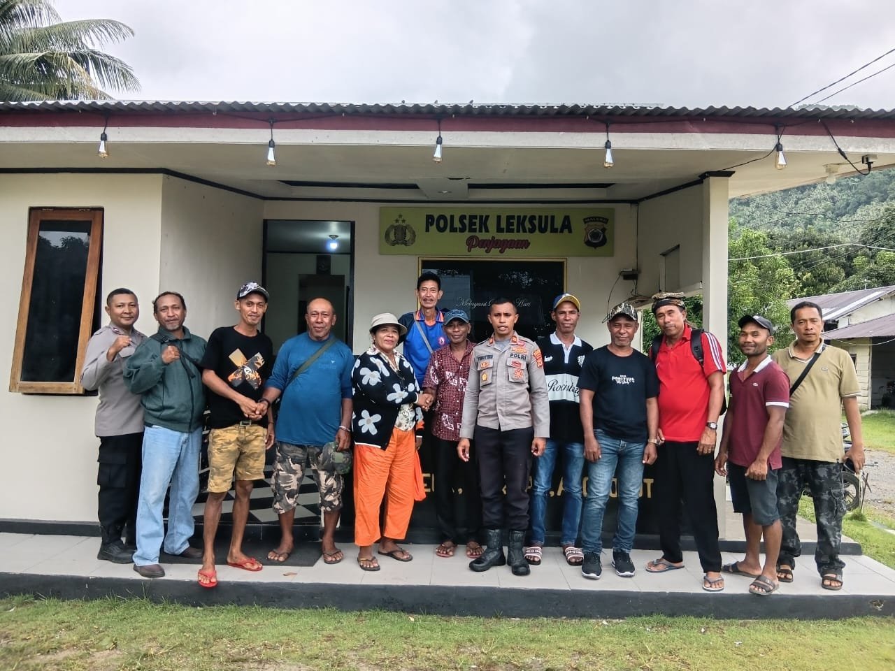 Polsek Leksula Mediasi Perkelahian Pemuda Ewiri–Mepa, Sepakati Damai Demi Kamtibmas