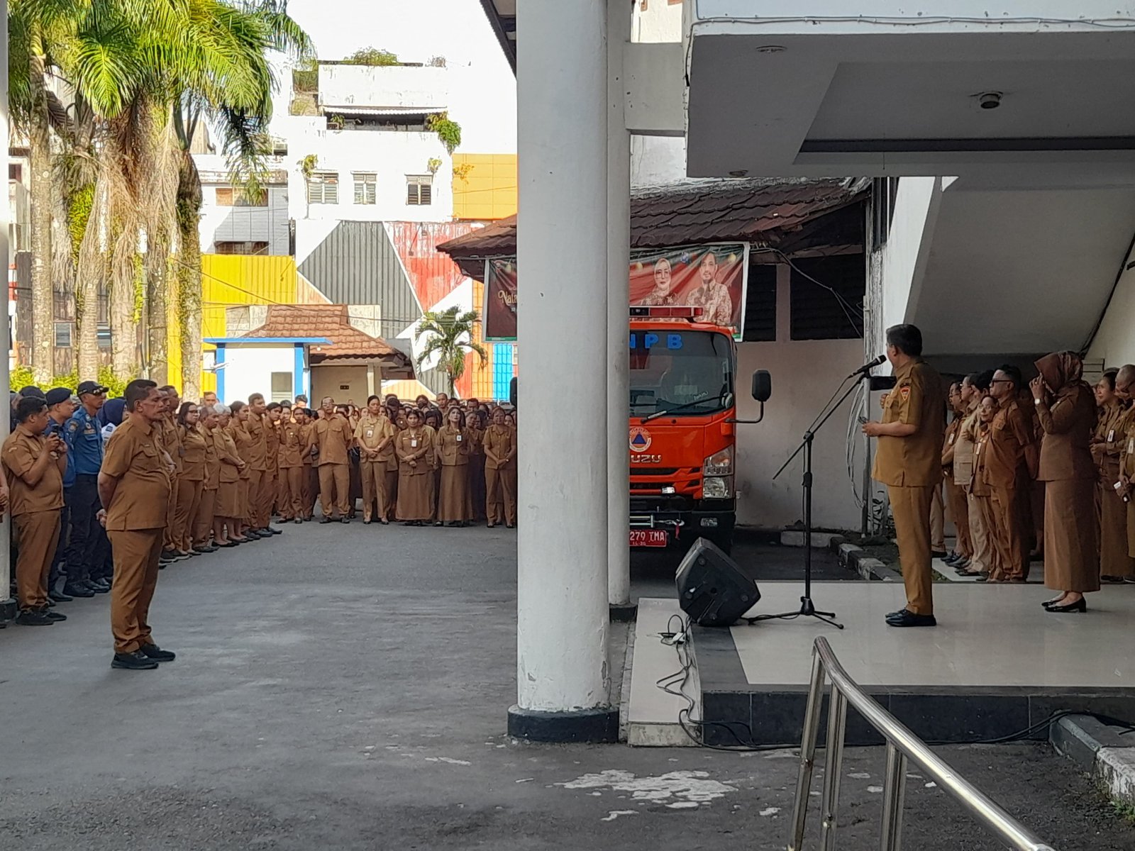 Wali Kota Ambon Tekankan Adaptasi dan Disiplin Anggaran di Apel Pagi Awal 2026