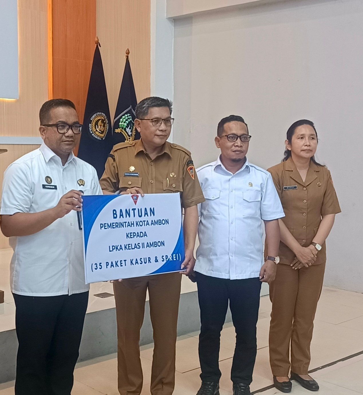Walikota Serahkan Bantuan Kasur dan Sprei Bagi Warga Binaan LPKA Ambon