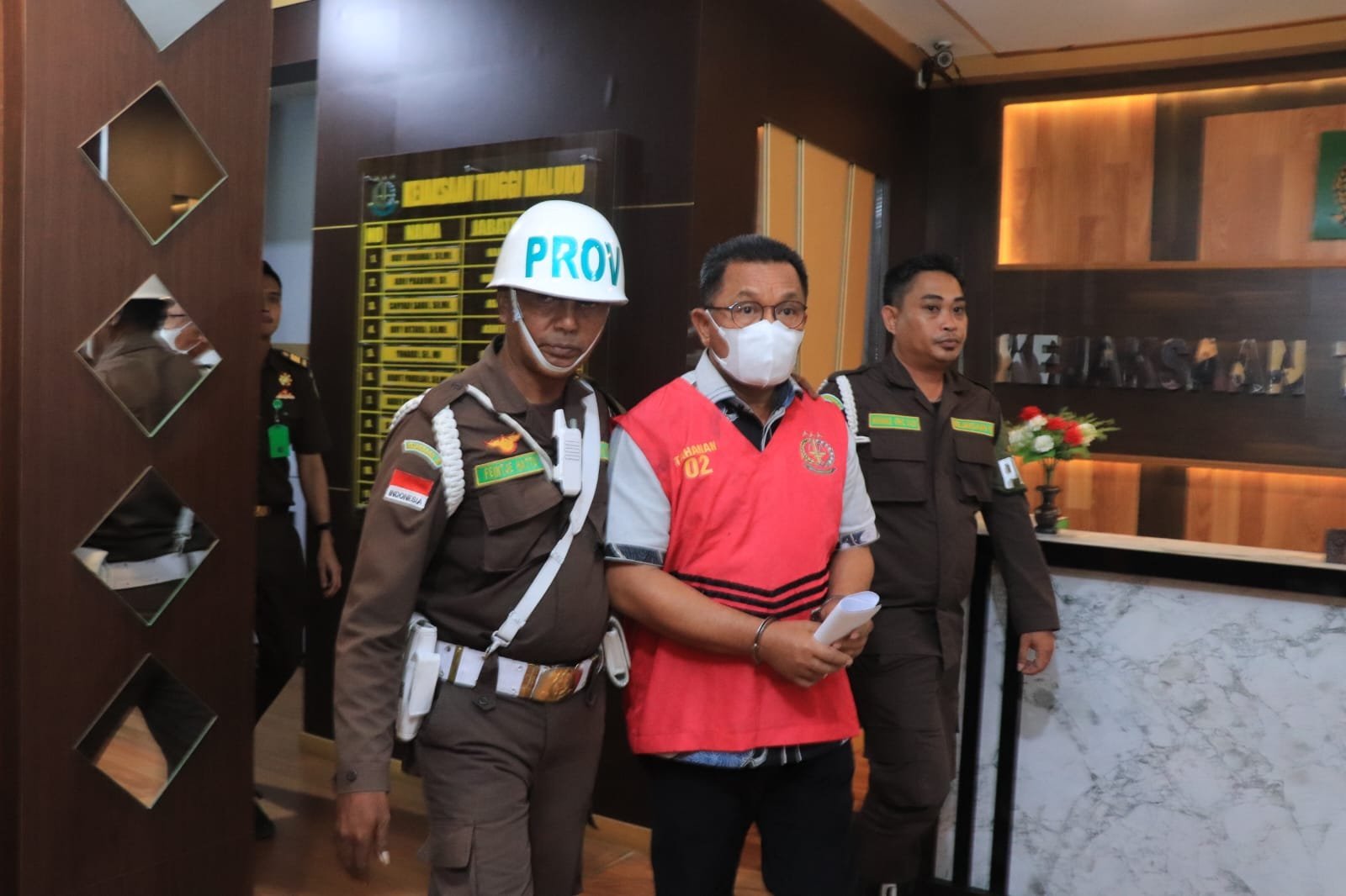 Diduga Korupsi Dana Penyertaan Modal PT Tanimbar Energi, Petrus Fatlolon Ditahan Kejari Kepulauan Tanimbar