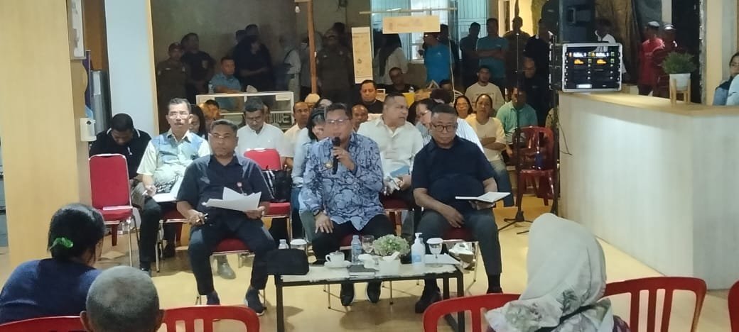 Wali Kota Ambon Geram: Tak Satu Pun Camat hingga Raja Hadir di Program Jumpa Rakyat