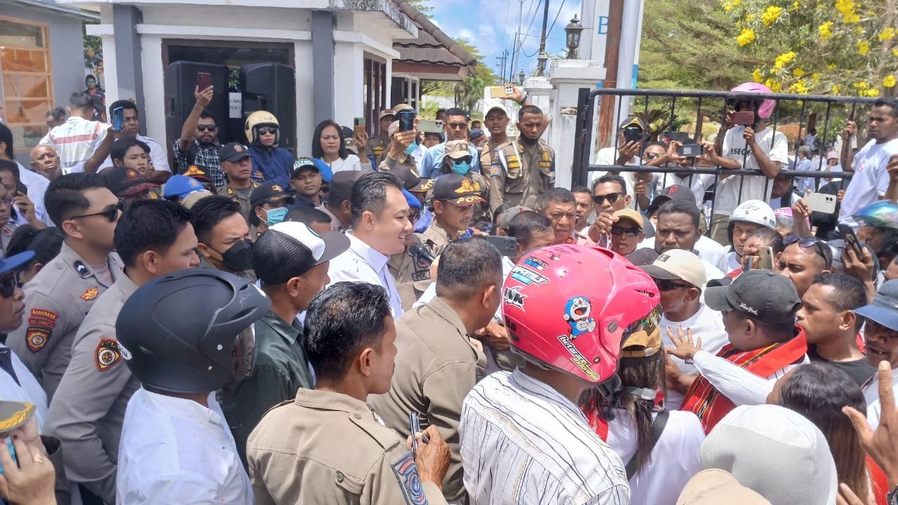 Bupati Dan Wakil Bupati Kepulauan Tanimbar Alergi Wartawan