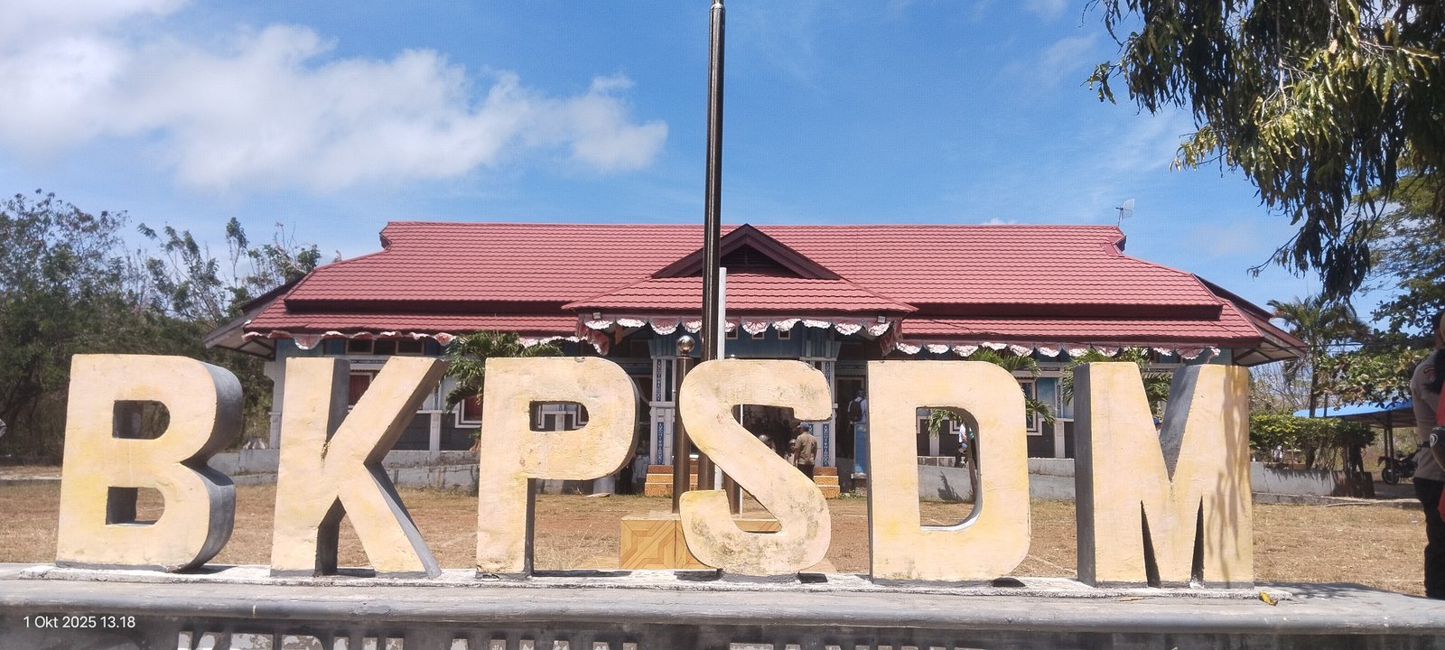 Kantor BKPSDM Kepulauan Tanimbar Diporakporandakan Oleh Masa Aksi